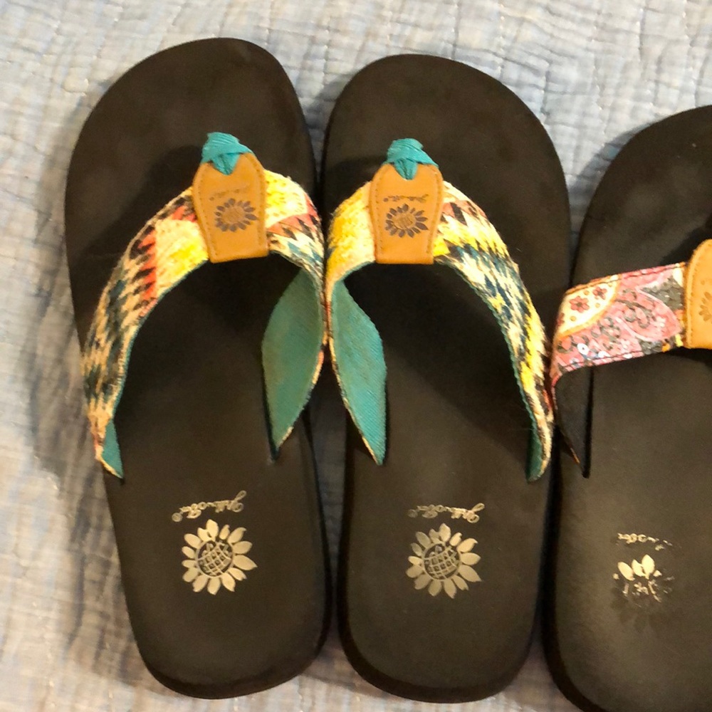 Lot of 3 pairs Yellow Box Flip Flops.
